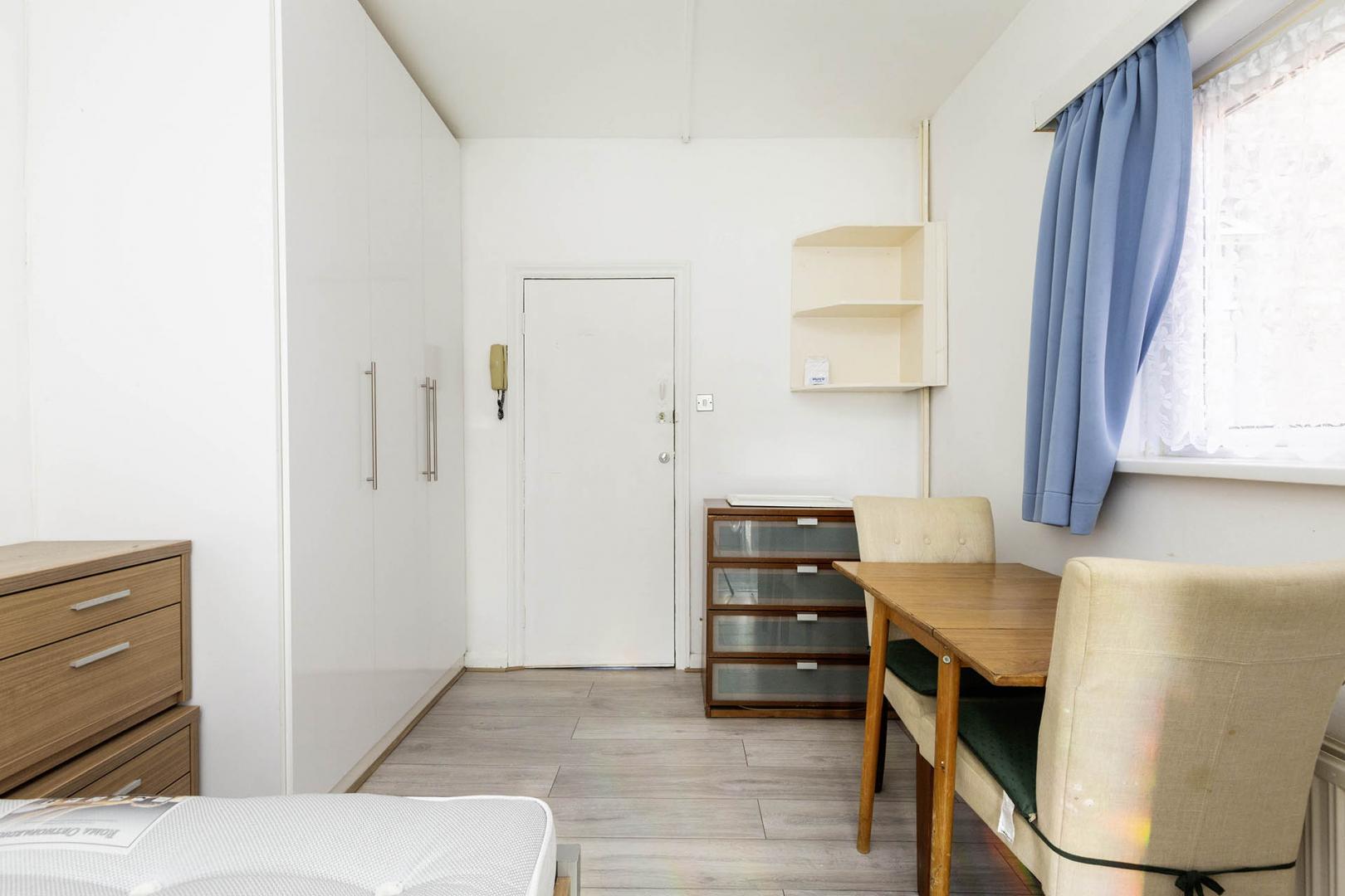 			Studio Apartment, 1 bath, 1 reception Apartment			 Ash Grove, Cricklewood (Inclusive of Council tax, Gas+ Water)